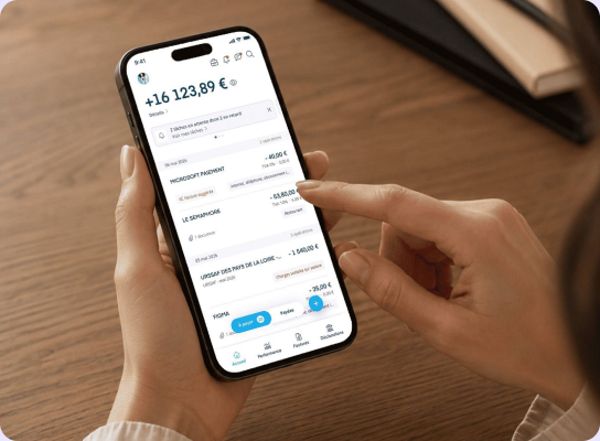 L'application Dougs sur un téléphone