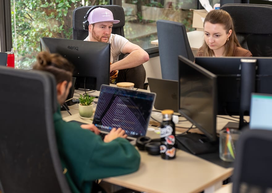 Les équipes Dougs au travail dans les locaux