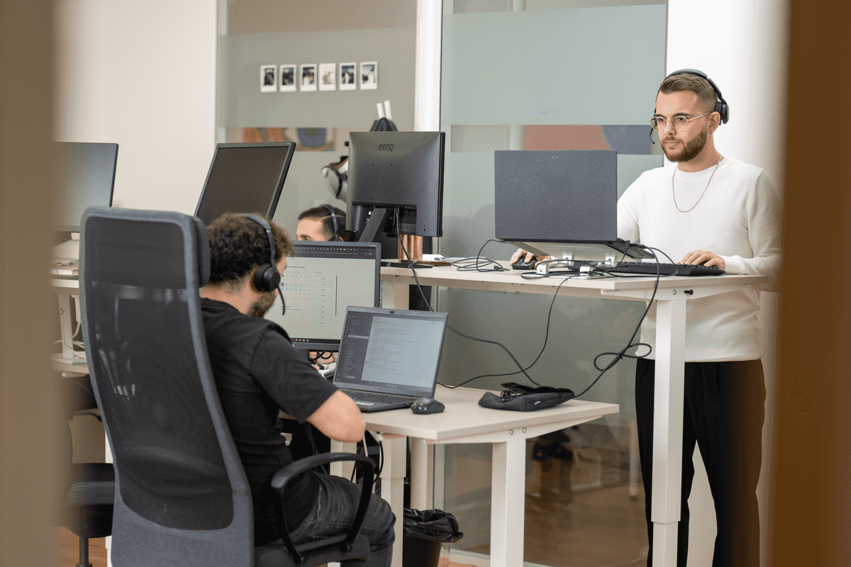Collaborateurs de Dougs dans les locaux de Lyon